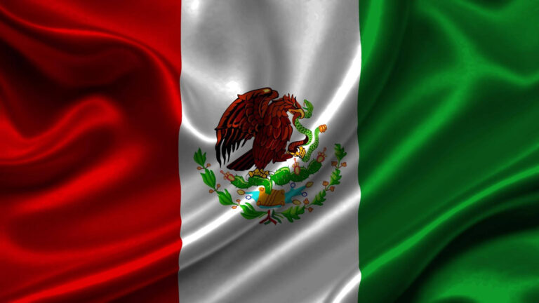 mexican-flag-in-smooth-satin-no8w9q28ufghmlw8